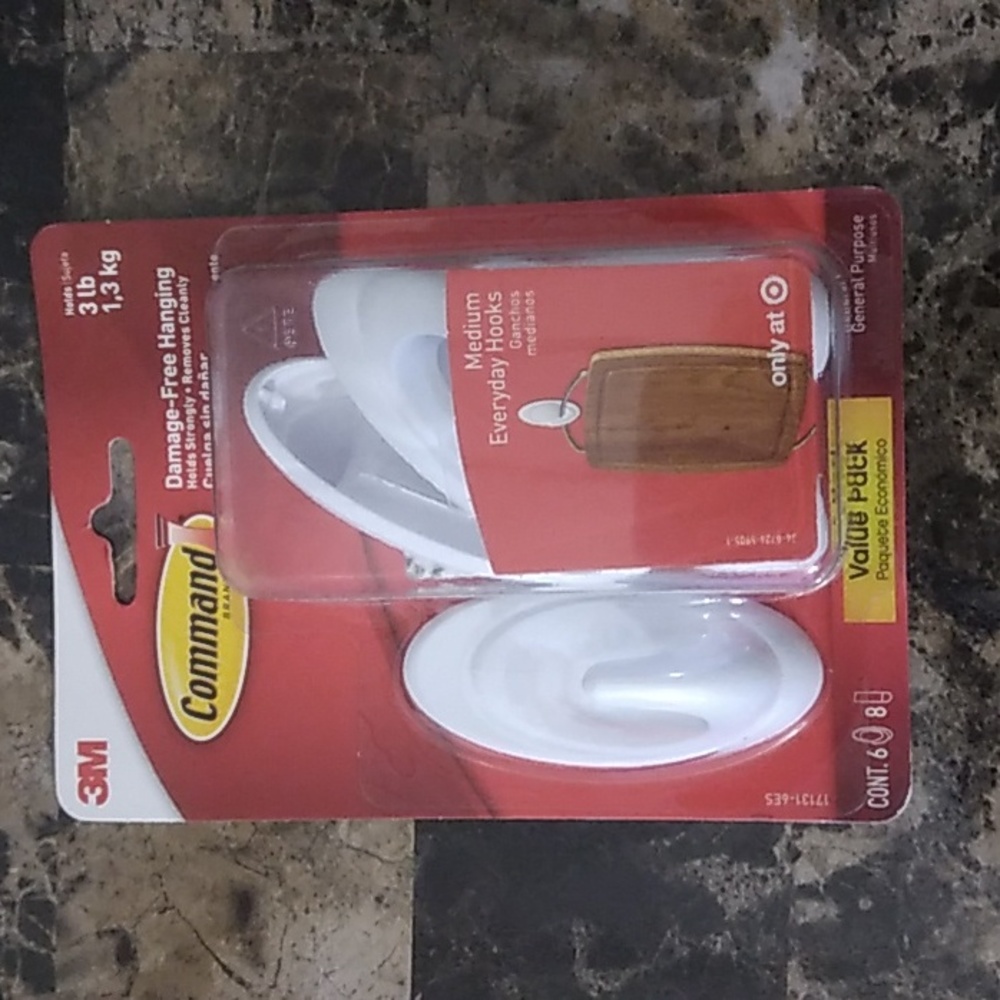 3m command brand hooks Holds strongly and removes cleanly